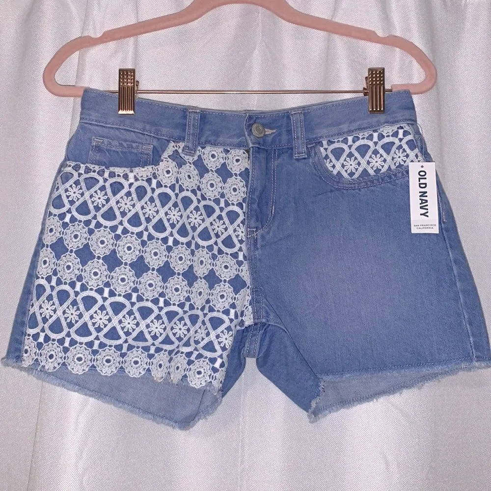 Old navy light wash lace cut off shorts‎